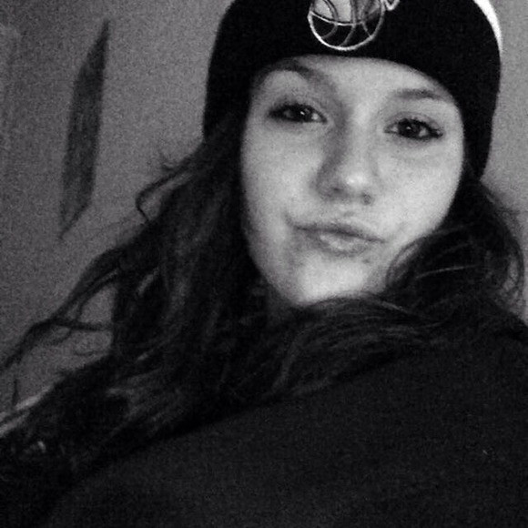 Profile Picture of Christina Bernbaum (@tiinaaxox) on Poshmark