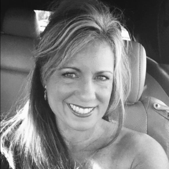 Profile Picture of Tarvy Zakis (@tczakis) on Poshmark