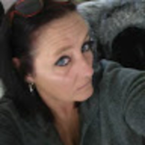 Profile Picture of Rita Steele (@rita_steele) on Poshmark