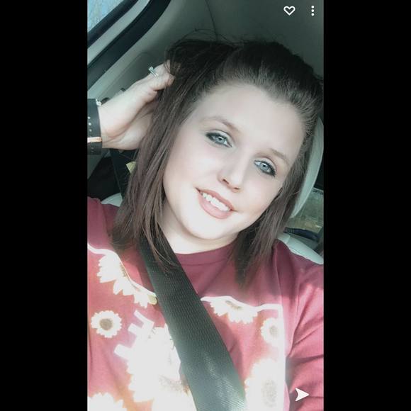 Profile Picture of April Bray (@brayapril2019) on Poshmark