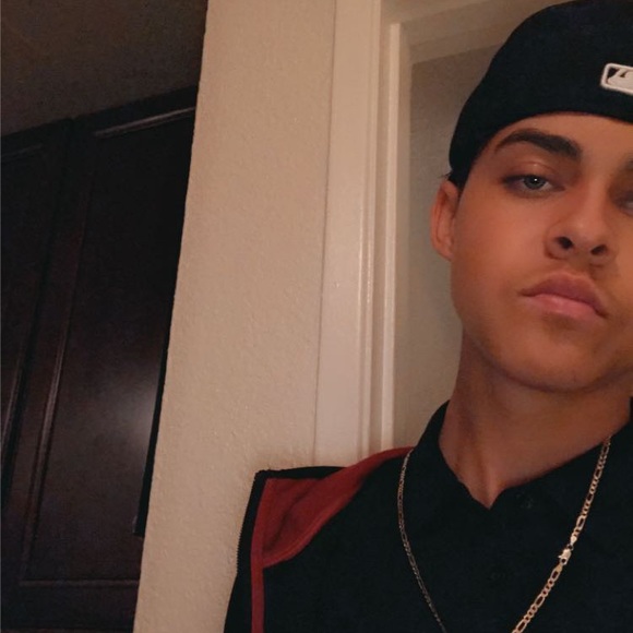 Profile Picture of Jeremy Duarte (@jeremy24900) on Poshmark