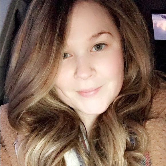 Profile Picture of Stacey Trainor (@staceypei) on Poshmark