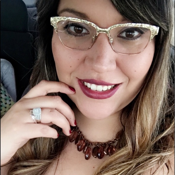 Profile Picture of Gabrielle Moore (@gabriellerbyrd) on Poshmark