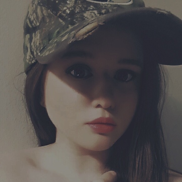 Profile Picture of Mariah Sanders (@marsande) on Poshmark