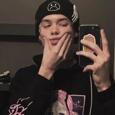 Profile Picture of Raymond Hutta (@3sz2b4jetzr) on Tiktok