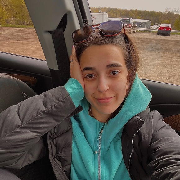 Profile Picture of Emmaline Sovine (@emsovine) on Poshmark