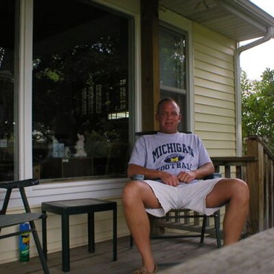 Profile Picture of Tom VanBuren (@myfunbizz) on Twitter