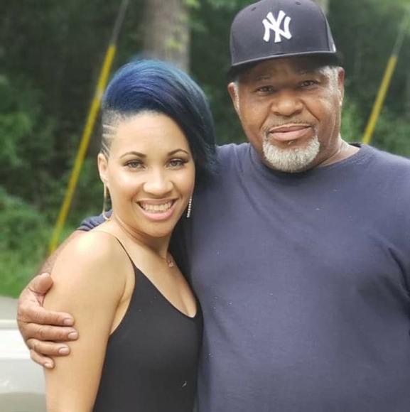 Profile Picture of Sondrea Paskel (@sondreapaskel) on Poshmark