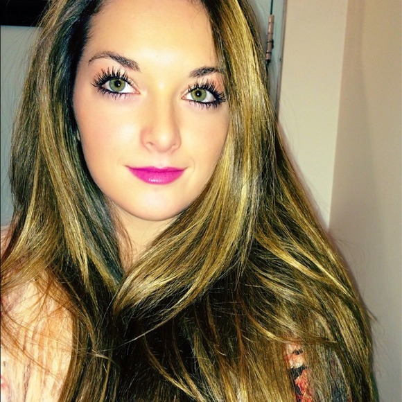 Profile Picture of Emily Daniels (@emilyclare18) on Poshmark