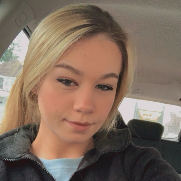 Profile Picture of Paige Davison (@paigedavison258) on Poshmark