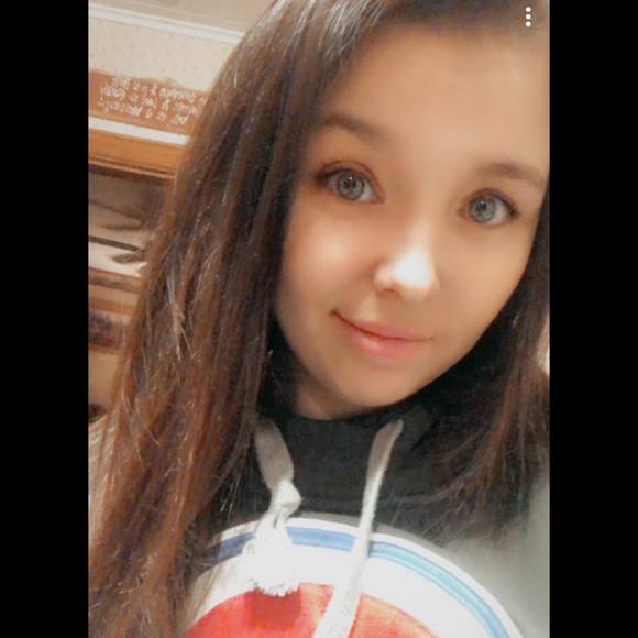 Profile Picture of Hanna Kennedy (@hanna0kennedy) on Poshmark