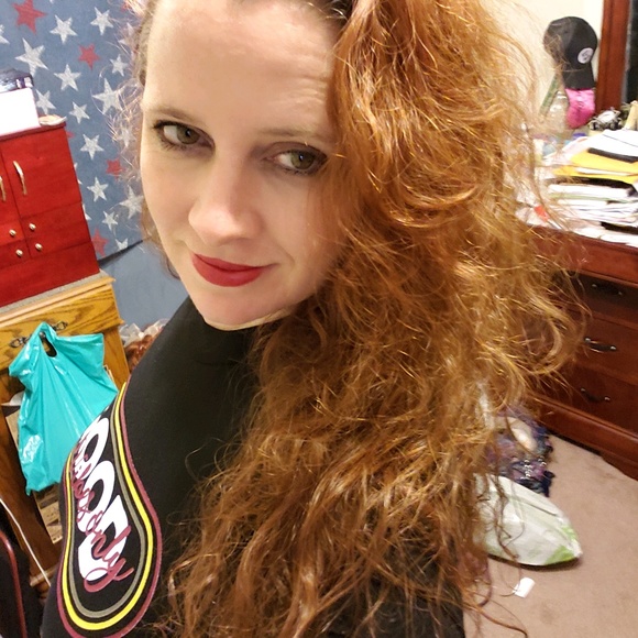 Profile Picture of Michelle Entner (@mentner) on Poshmark