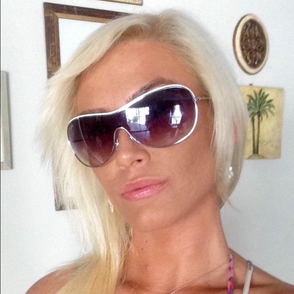 Profile Picture of Tiffany Soules (@tiffany3000) on Poshmark