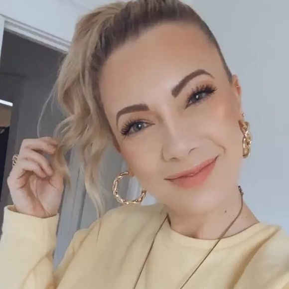 Profile Picture of Christie Ressel (@christieressel) on Poshmark