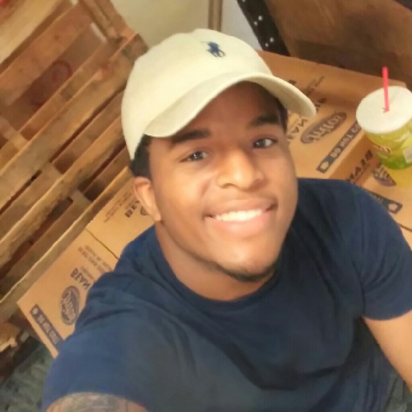 Profile Picture of Reinaldo Pereira (@raymundooo20) on Poshmark