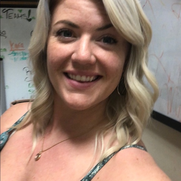 Profile Picture of Ashley Sandgren (@wing8705) on Poshmark