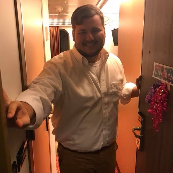 Profile Picture of Caleb Bales (@calebbbales32) on Poshmark