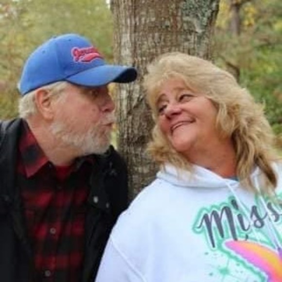 Profile Picture of Linda Labun (@lindalabun25) on Poshmark