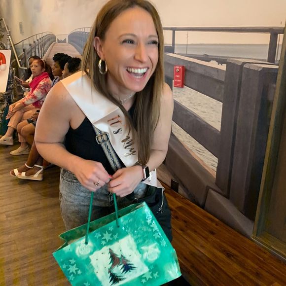 Profile Picture of Jen Swirsky (@jen_swirsky) on Poshmark