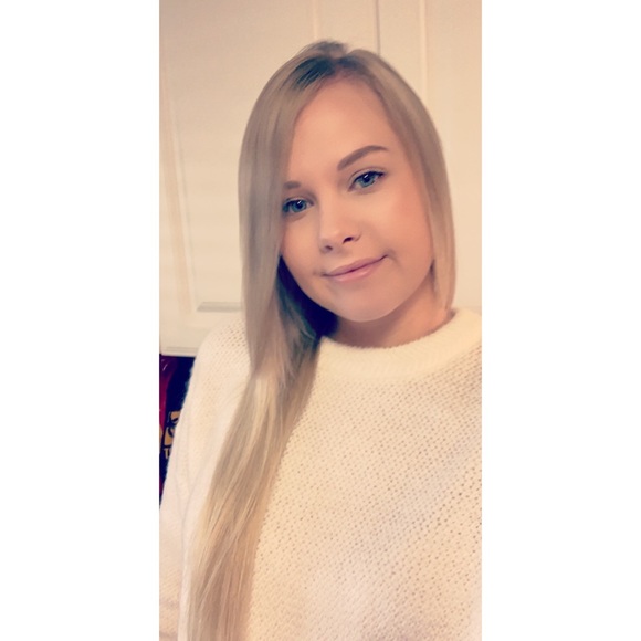 Profile Picture of Hannah Howarth (@howarth96) on Poshmark