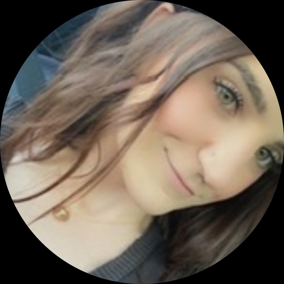 Profile Picture of Tara Yearego (@tyearego) on Poshmark