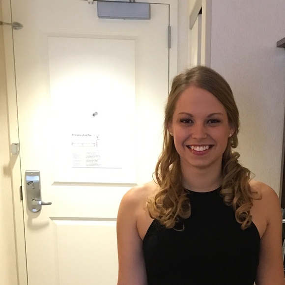 Erin Siegfried - Poshmark Profile Picture of Erin Siegfried (@esiegfried) on Poshmark