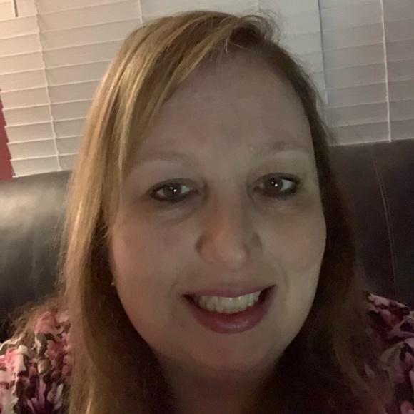 Profile Picture of Carolynn Oconnor (@brisamegeo) on Poshmark