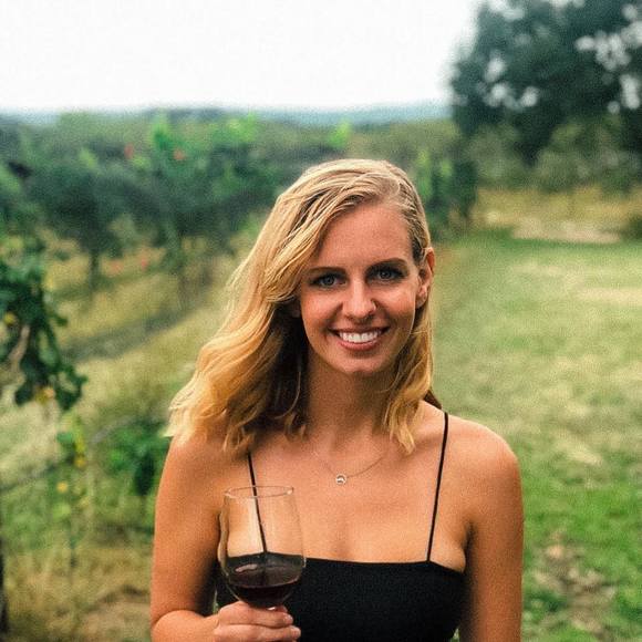 Profile Picture of Daisy Roberts (@daisynroberts) on Poshmark