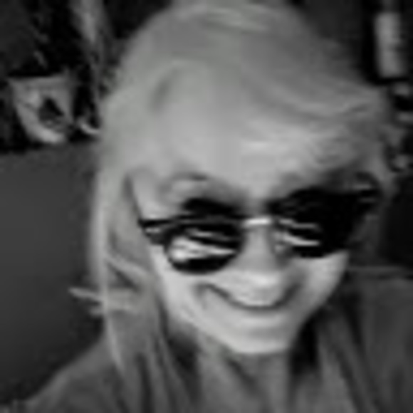 Profile Picture of Cheryl Turnley (@pojohart) on Poshmark