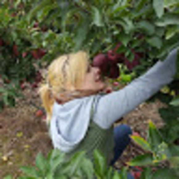 Profile Picture of Callye Zywot (@cmz1793) on Poshmark