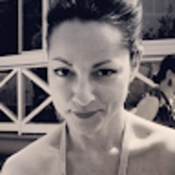 Profile Picture of Danielle Fossati (@daniellefossati) on Poshmark