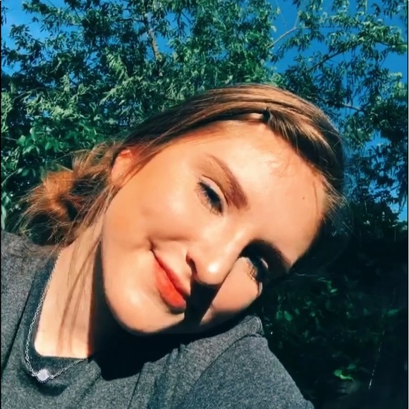 Profile Picture of Elyse Stracener (@estracener38) on Poshmark