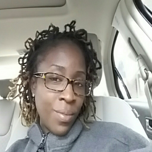 Profile Picture of Tonya Arnold (@mrsarnold81) on Poshmark