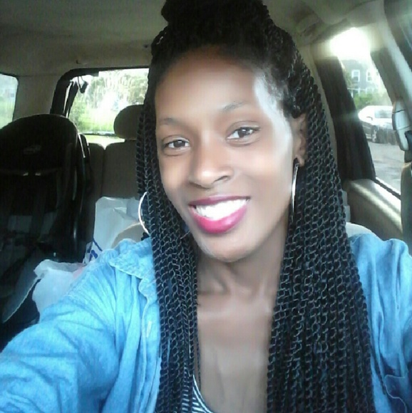 Nichelle Williams - Poshmark Profile Picture of Nichelle Williams (@nicwil26) on Poshmark