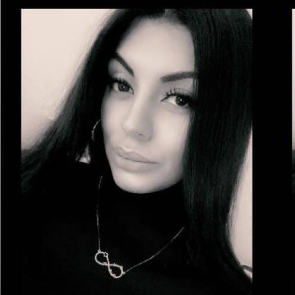 Profile Picture of Briana Kearns (@brikay0317) on Poshmark