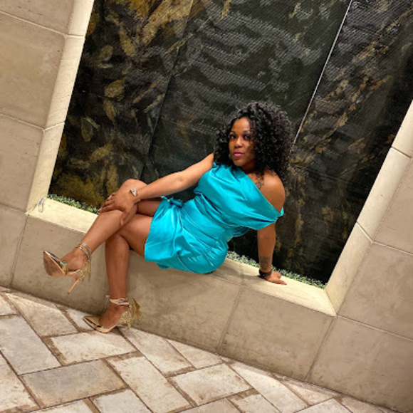 Profile Picture of Kendra Conston (@kendraconston) on Poshmark