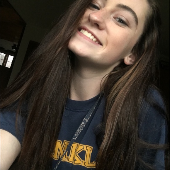 Profile Picture of Brianna Dal sasso (@briannadalsasso) on Poshmark