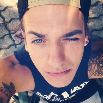 Profile Picture of Mike Panda (@AdamovichBand) on Twitter