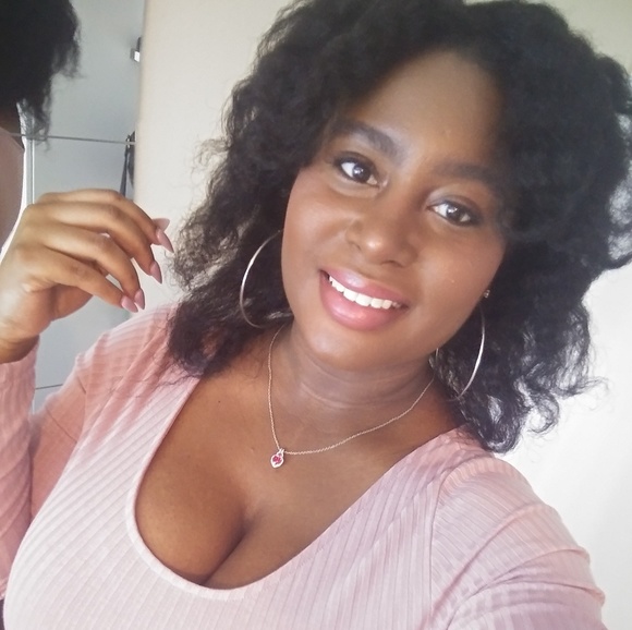 Profile Picture of Whitney Ranger (@whitney_ranger) on Poshmark