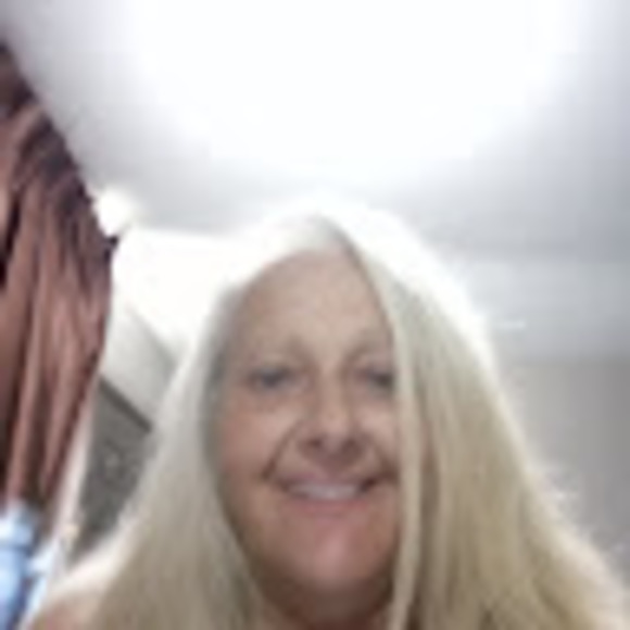 Profile Picture of Shellie Hudson (@shelliehudson) on Poshmark