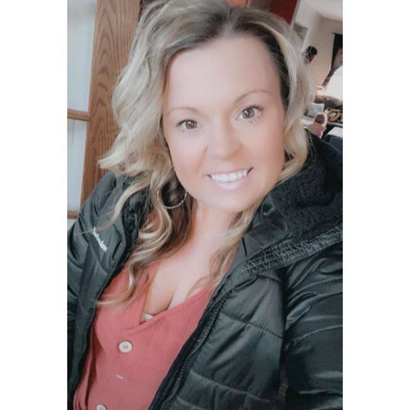 Profile Picture of Katie Dahlkemper (@kmdahlkemper) on Poshmark