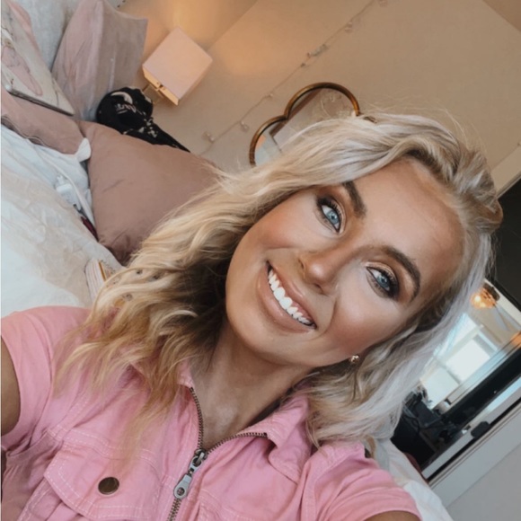 Profile Picture of Meredith Crouch (@mhc206) on Poshmark