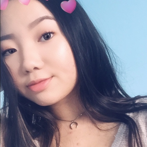 Profile Picture of Iris Kim (@irispkim) on Poshmark
