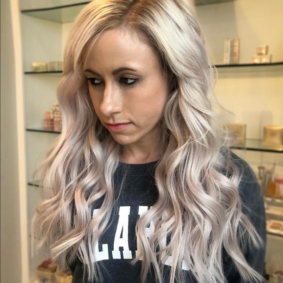Profile Picture of Stacie Wolfe (@stacie_wolfe) on Poshmark