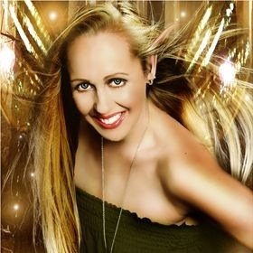 Profile Picture of Flavia Kate Peters (@FlaviaFae) on Twitter