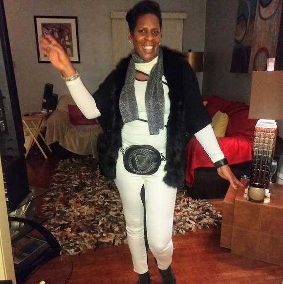 Profile Picture of Leontyne Bailey (@leontynebailey) on Poshmark