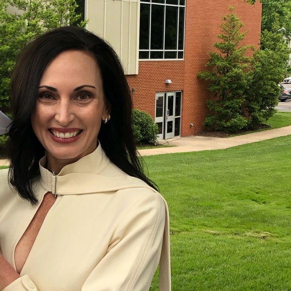 Profile Picture of Stacy Stratmann (@stacystratmann) on Poshmark