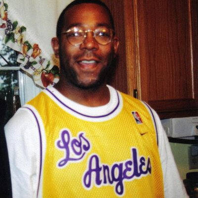 Profile Picture of Jeffrey Ayers (@lakersfaninva) on Twitter