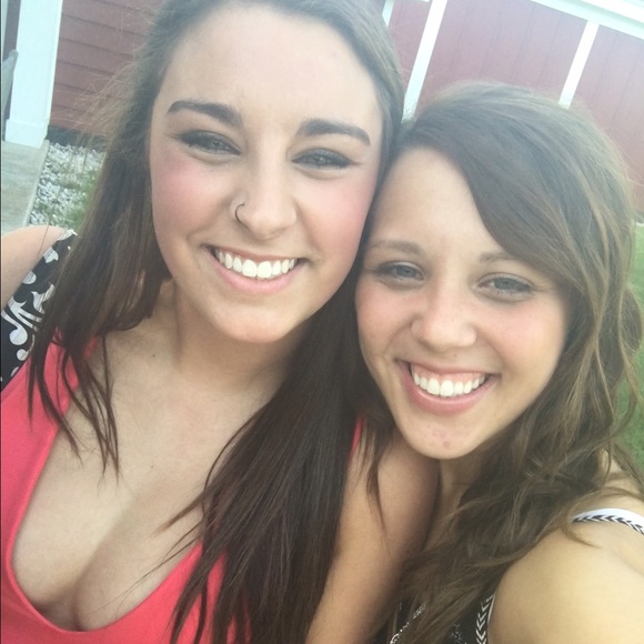 Profile Picture of Karena Wimmler (@kmlatendresse) on Poshmark