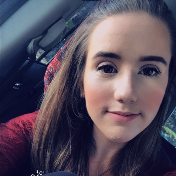 Profile Picture of Amanda Mazure (@mandypandy2475) on Poshmark